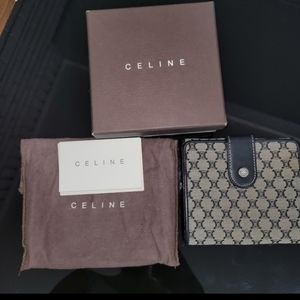 💯 Authentic Céline wallet